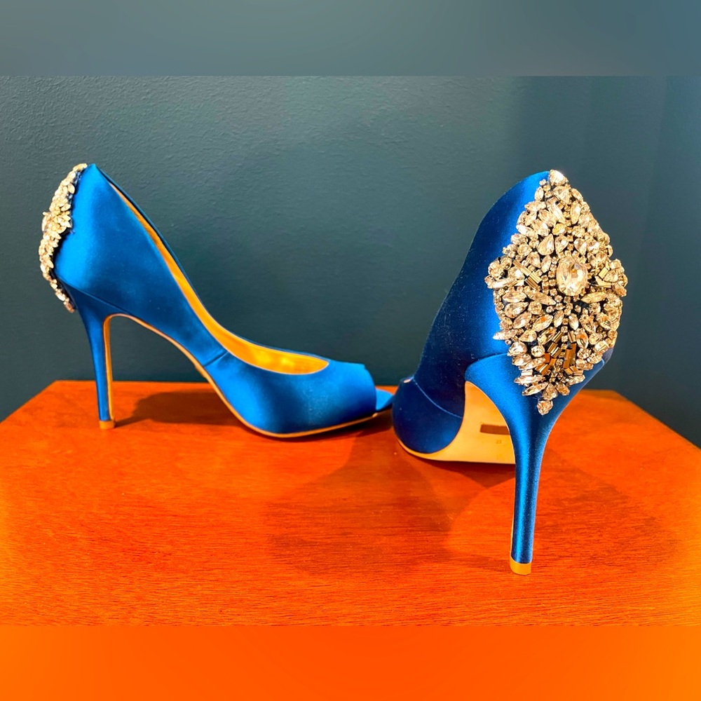 Brand new, never worn Badgley Mischka Marina blue open toe pumps